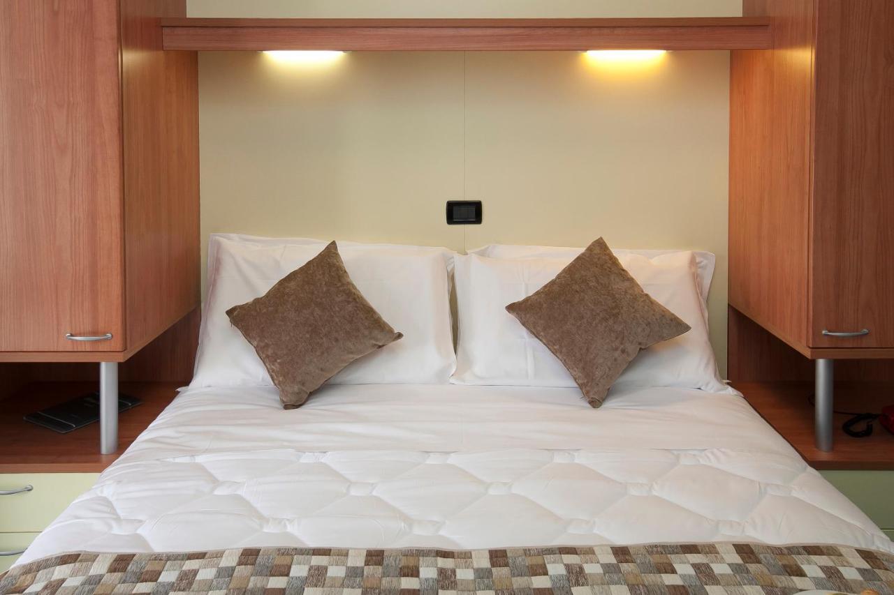 Hotel Derby S ليدو دي يسولو المظهر الخارجي الصورة