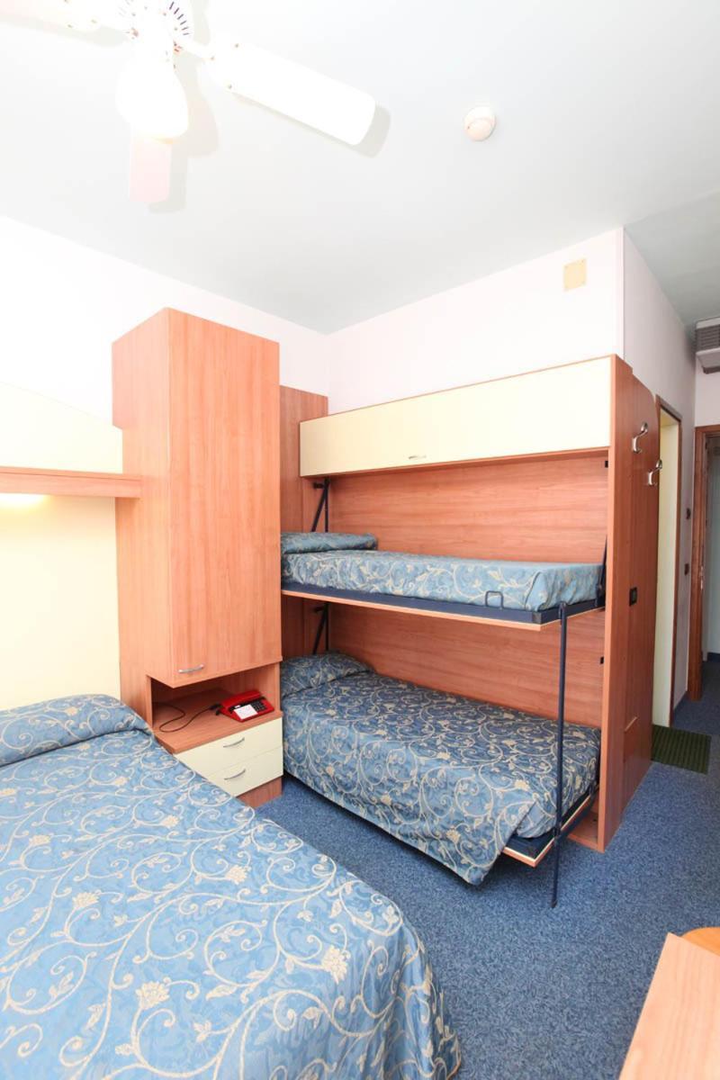 Hotel Derby S ليدو دي يسولو المظهر الخارجي الصورة