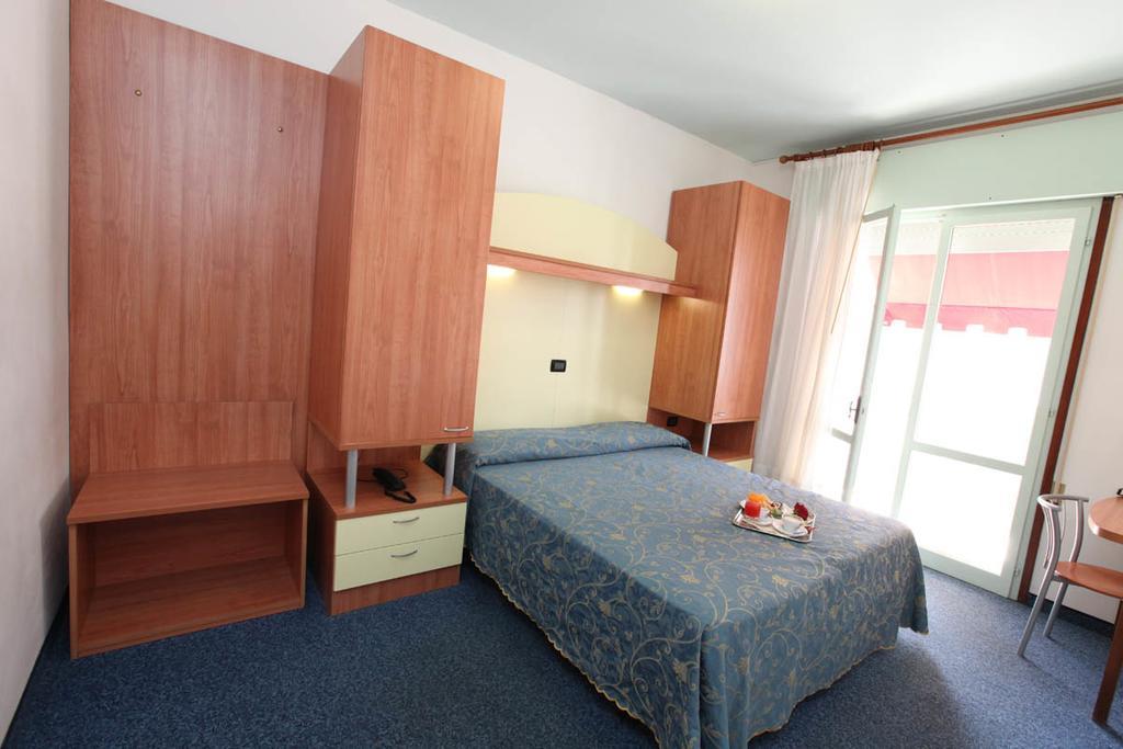 Hotel Derby S ليدو دي يسولو المظهر الخارجي الصورة