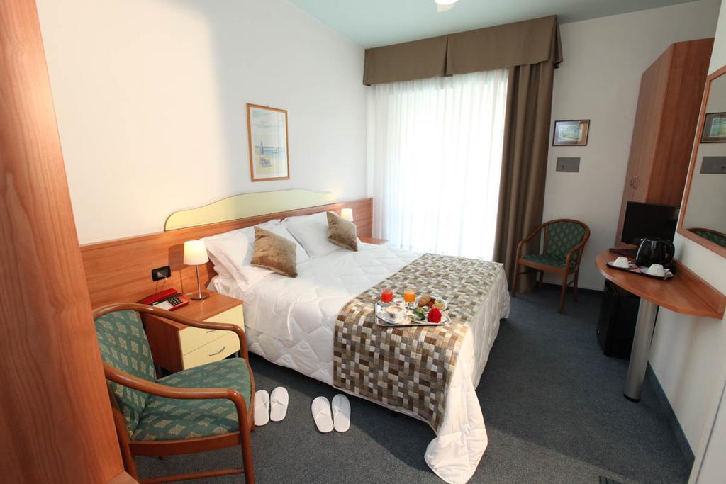 Hotel Derby S ليدو دي يسولو المظهر الخارجي الصورة