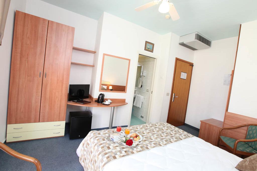Hotel Derby S ليدو دي يسولو المظهر الخارجي الصورة