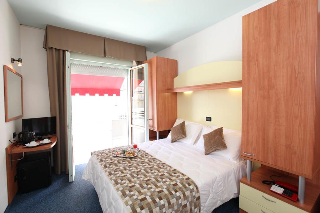 Hotel Derby S ليدو دي يسولو المظهر الخارجي الصورة