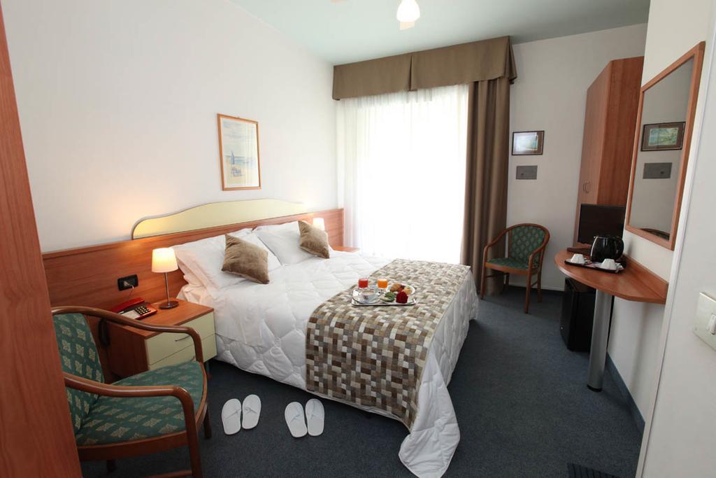 Hotel Derby S ليدو دي يسولو المظهر الخارجي الصورة