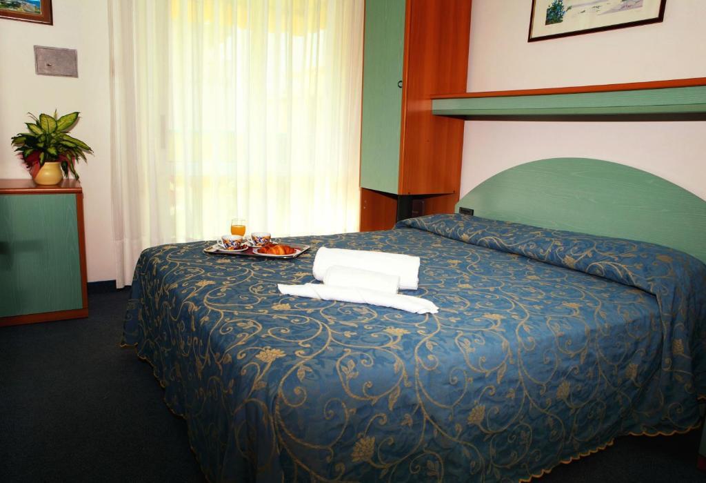 Hotel Derby S ليدو دي يسولو الغرفة الصورة